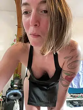 Snapshot of Daisy_Michto_Officiel chatting on 12-13-24, 02:05 Daisy Michto Officiel online show from 12-13-24, 02:05