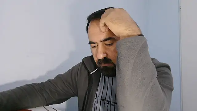 Snapshot of ZYXEL353 chatting on 10-18-25, 12:24 ZYXEL353 online show from 10-18-25, 12:24