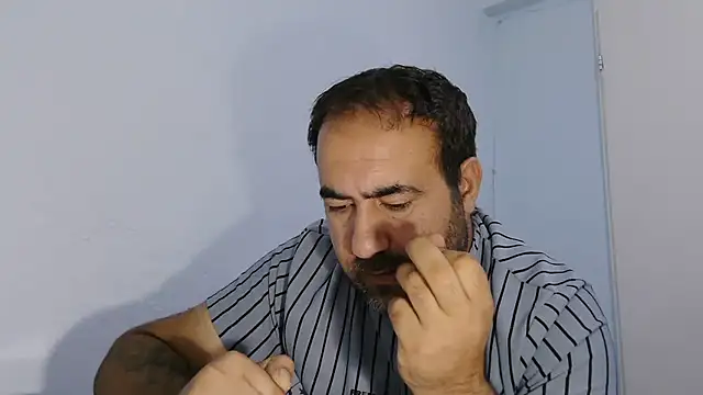 Snapshot of ZYXEL353 chatting on 11-08-25, 09:35 ZYXEL353 online show from 11-08-25, 09:35