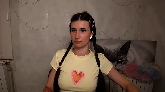 Snapshot of MaryEm976 chatting on 05-23-26, 09:02 MaryEm976 online show from 05-23-26, 09:02