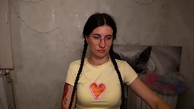 Snapshot of MaryEm976 chatting on 05-26-26, 07:37 MaryEm976 online show from 05-26-26, 07:37