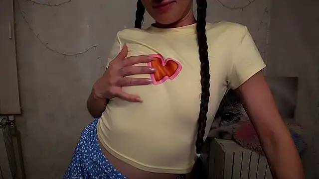 Snapshot of MaryEm976 chatting on 05-30-26, 07:05 MaryEm976 online show from 05-30-26, 07:05