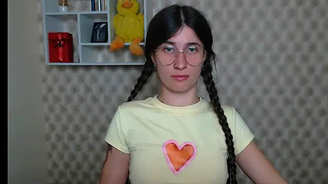Snapshot of MaryEm976 chatting on 06-02-26, 06:26 MaryEm976 online show from 06-02-26, 06:26