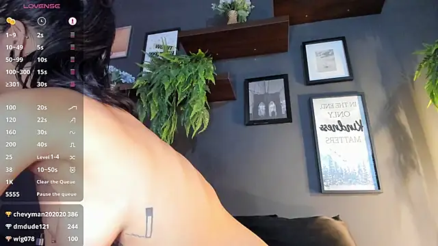 Snapshot of Mackenzie_Moore chatting on 12-04-24, 12:30 Mackenzie Moore online show from 12-04-24, 12:30