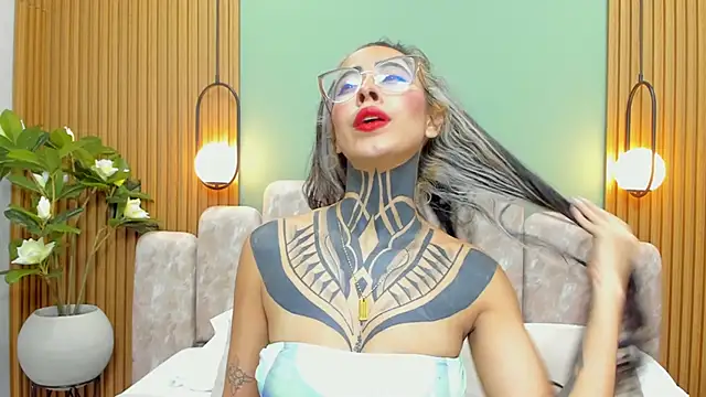 Snapshot of NicoleBlum chatting on 01-09-25, 07:29 NicoleBlum online show from 01-09-25, 07:29