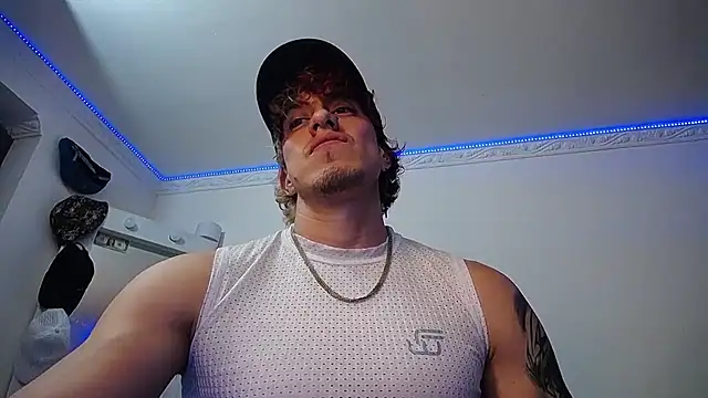 Snapshot of strongboy_ chatting on 03-16-25, 01:07 strongboy online show from 03-16-25, 01:07