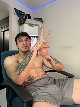 Snapshot of strongboy_ chatting on 06-25-26, 05:17 strongboy online show from 06-25-26, 05:17