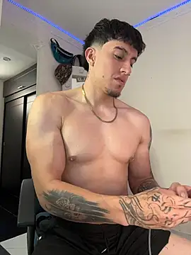 Snapshot of strongboy_ chatting on 07-25-26, 04:59 strongboy online show from 07-25-26, 04:59
