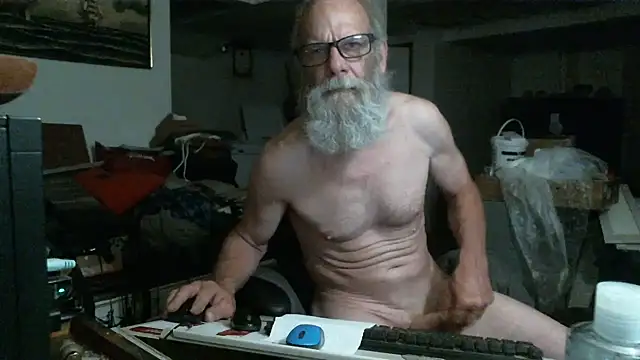 Snapshot of farmboy4yu chatting on 07-17-26, 04:08 farmboy4yu online show from 07-17-26, 04:08