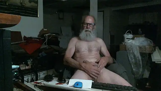 Snapshot of farmboy4yu chatting on 07-21-26, 05:10 farmboy4yu online show from 07-21-26, 05:10