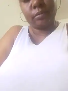 Snapshot of bigtitssxx chatting on 05-08-26, 01:27 bigtitssxx online show from 05-08-26, 01:27