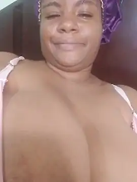 Snapshot of bigtitssxx chatting on 05-17-26, 11:17 bigtitssxx online show from 05-17-26, 11:17