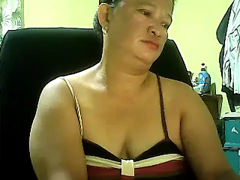 Snapshot of hott_scarlett chatting on 03-05-25, 10:32 hott scarlett online show from 03-05-25, 10:32