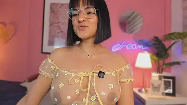Snapshot of SoySaraa chatting on 09-16-25, 05:41 SoySaraa online show from 09-16-25, 05:41