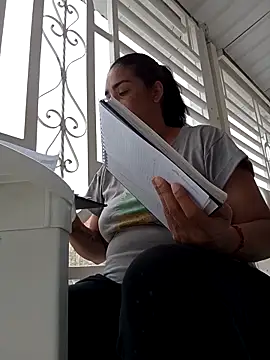 Snapshot of AlexandraNoiirr chatting on 02-05-26, 08:57 AlexandraNoiirr online show from 02-05-26, 08:57