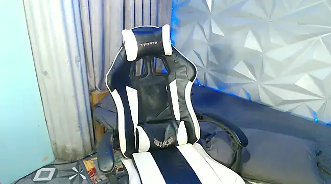 Snapshot of Tswakowako chatting on 01-14-25, 10:44 Tswakowako online show from 01-14-25, 10:44