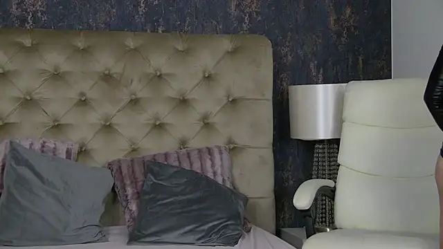 AriaRussell online show from 04-06-26, 03:57