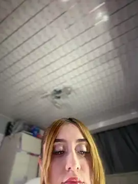 Sam Thompsoon  online show from 04-25-26, 02:47