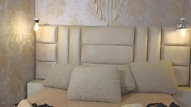 EmilyQueen3x online show from 06-17-26, 01:56