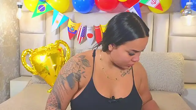 EmilyQueen3x online show from 06-25-26, 02:32