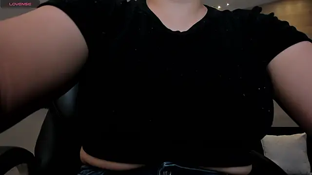 Snapshot of MartinnaBonnet chatting on 02-01-25, 10:26 MartinnaBonnet online show from 02-01-25, 10:26