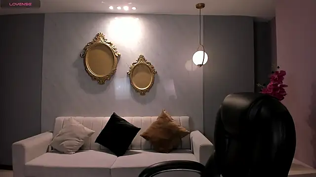 Snapshot of MartinnaBonnet chatting on 02-23-25, 11:33 MartinnaBonnet online show from 02-23-25, 11:33