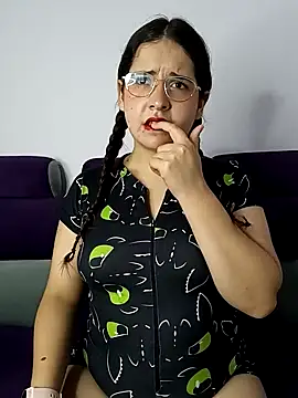 Snapshot of MiaLaurenzz chatting on 10-02-25, 02:40 MiaLaurenzz online show from 10-02-25, 02:40