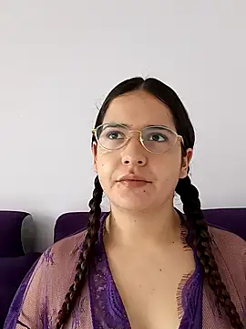 Snapshot of MiaLaurenzz chatting on 10-12-25, 05:01 MiaLaurenzz online show from 10-12-25, 05:01
