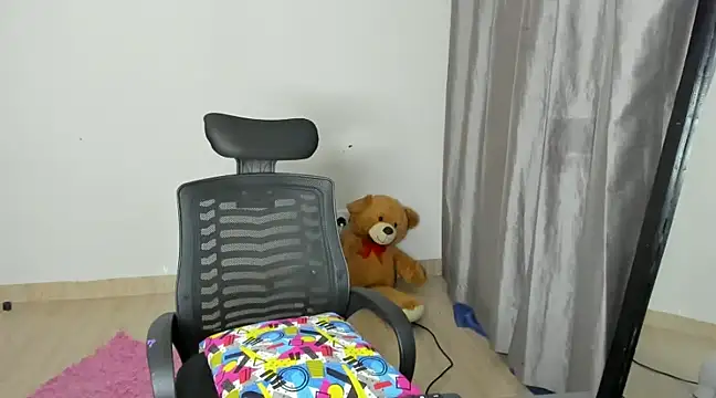 Snapshot of _Hello_Titty_ chatting on 01-28-25, 02:00 Hello Titty online show from 01-28-25, 02:00