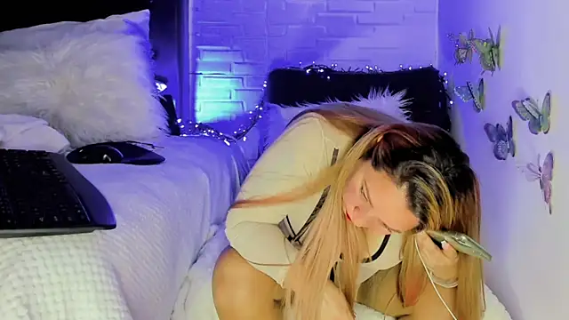 AndreaLombana online show from 01-14-25, 07:43