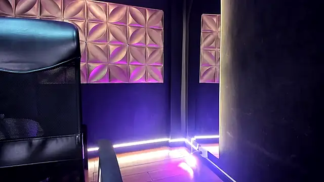 Laurenhillcute14 online show from 04-20-26, 06:53