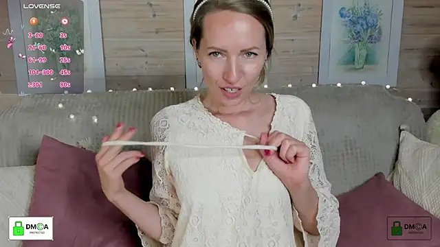 Queenymel online show from 09-28-25, 04:34