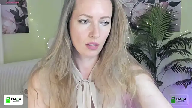 Snapshot of Queenymel chatting on 06-07-26, 04:55 Queenymel online show from 06-07-26, 04:55
