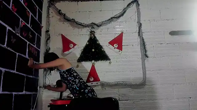 sarasandle online show from 12-21-24, 02:37