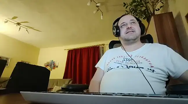 Stevie Little online show from 02-02-25, 01:12