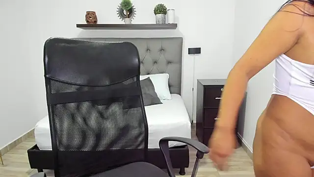 isabella florez online show from 12-27-24, 03:15