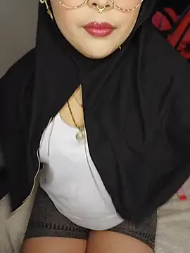 Snapshot of Hana___ chatting on 05-22-26, 11:21 Hana online show from 05-22-26, 11:21