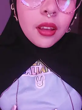 Snapshot of Hana___ chatting on 06-18-26, 07:51 Hana online show from 06-18-26, 07:51