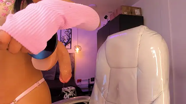 Olivia ds online show from 12-29-24, 03:54