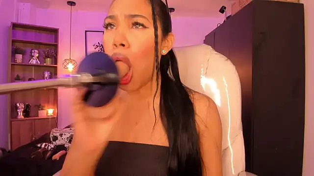 Olivia ds online show from 12-30-24, 03:58