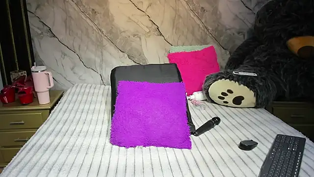 Niyirey1 online show from 03-18-26, 02:42