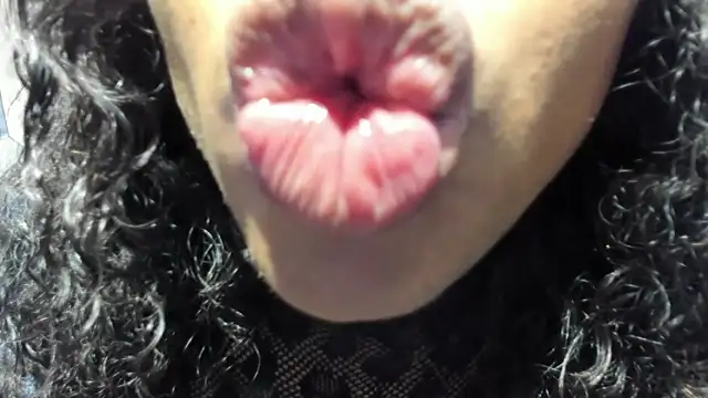Snapshot of Niyirey1 chatting on 04-28-26, 01:05 Niyirey1 online show from 04-28-26, 01:05