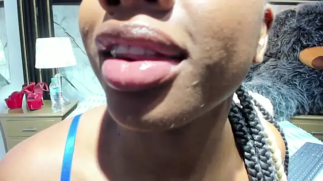 Niyirey1 online show from 06-17-26, 01:01