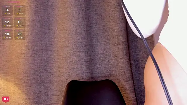 Assh lee  online show from 10-20-25, 01:11