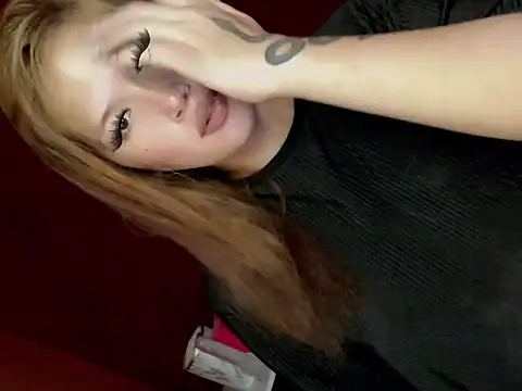 Snapshot of angelmist_thea chatting on 10-18-25, 04:04 angelmist thea online show from 10-18-25, 04:04