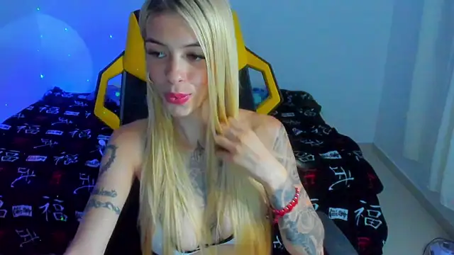 Snapshot of barbiee_05 chatting on 05-19-26, 01:33 barbiee 05 online show from 05-19-26, 01:33