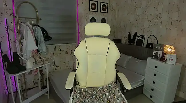 Snapshot of AlexandraMooree chatting on 03-20-25, 09:37 AlexandraMooree online show from 03-20-25, 09:37