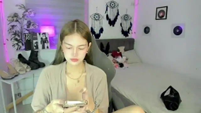 Snapshot of AlexandraMooree chatting on 04-02-26, 09:12 AlexandraMooree online show from 04-02-26, 09:12