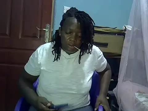 Snapshot of Ebonyceline chatting on 05-27-26, 07:00 Ebonyceline online show from 05-27-26, 07:00