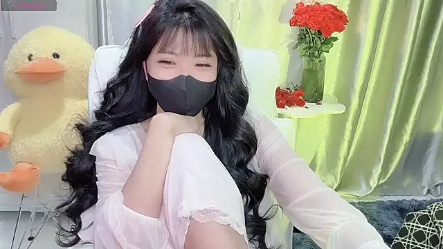 Snapshot of Mya_Lee chatting on 02-21-25, 04:48 Mya Lee online show from 02-21-25, 04:48